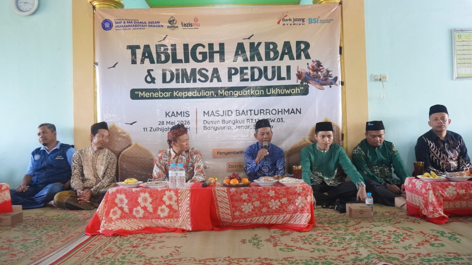 Ajarkan Empati, Ponpes Darul Ihsan Muhammadiyah Sragen Terjunkan Santri Bakti Sosial di Jenar